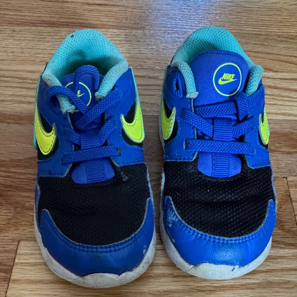 Nike Kids Blue and Neon Green Sneakers